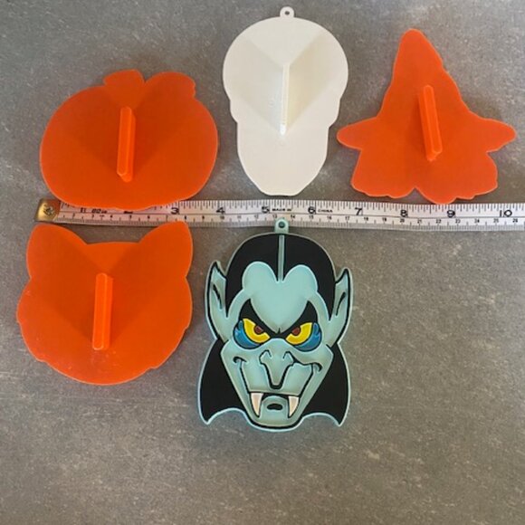 Lot of 5 Halloween Skeleton Witch Vampire Cat Plastic Molds Cookie Cutters - Picture 3 of 4